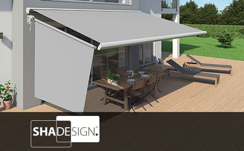 Skuggi Sichtschutz als vertikaler Schattenspender ergänzend zur Markise auf Terrasse